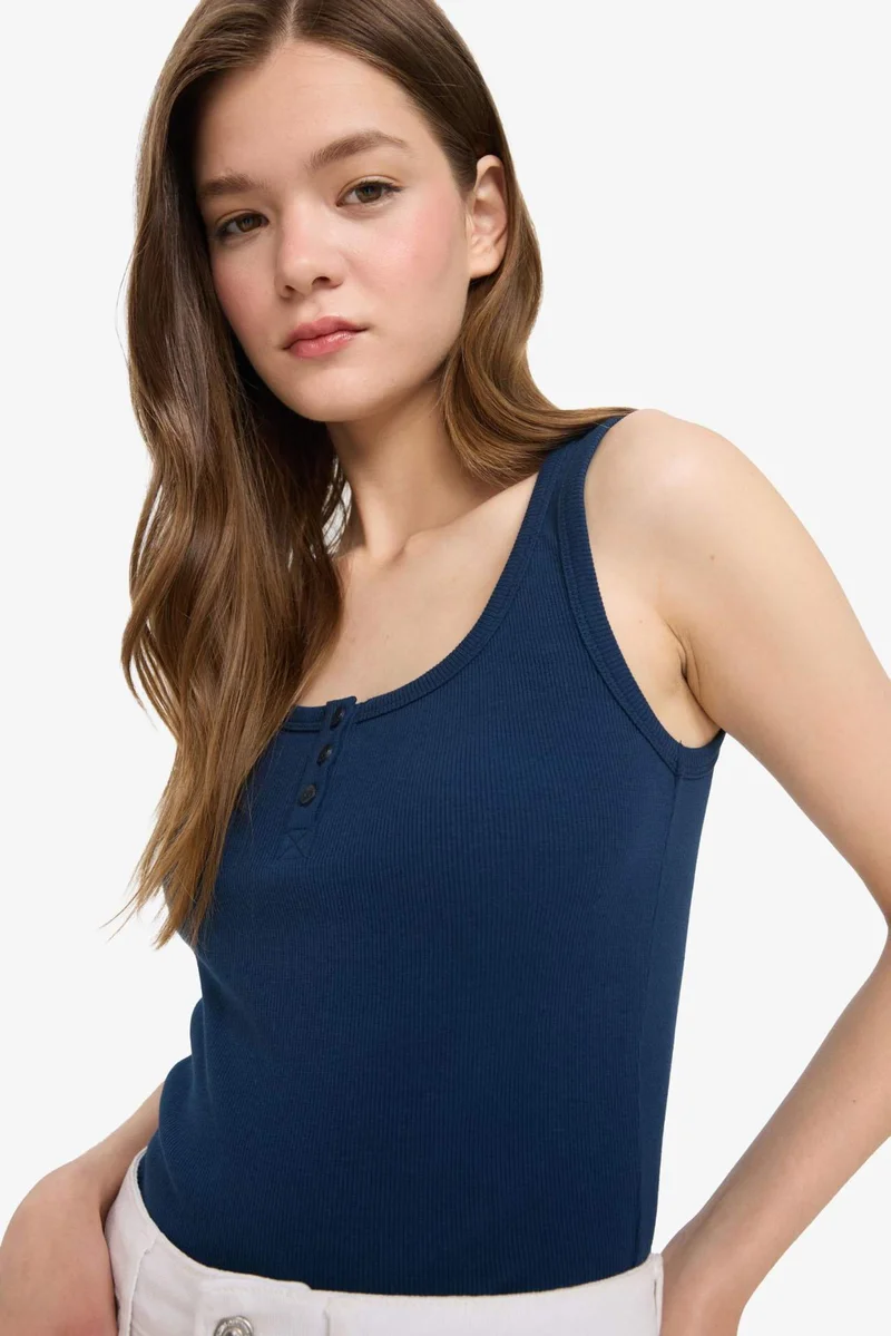 ديفاكتو Slim Fit Camisole Button Neck Tank Top