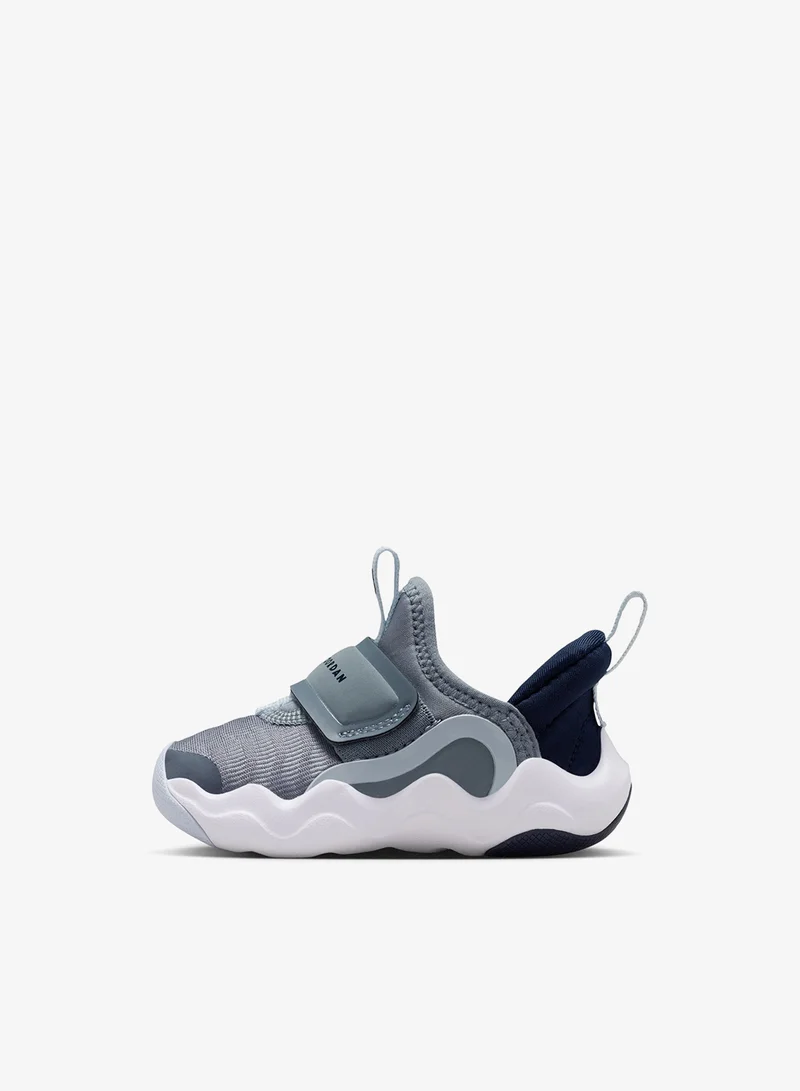 جوردن حذاء جوردان . للأطفال