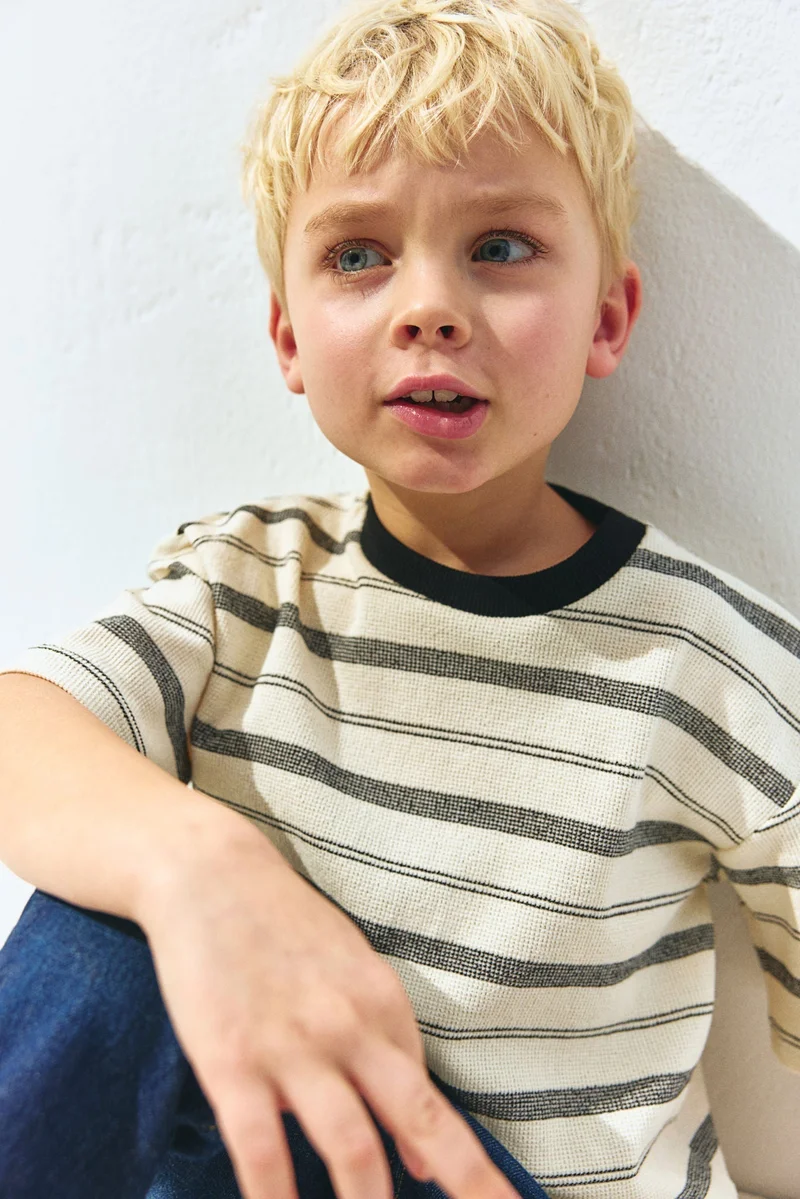 اتش اند ام تي-شيرت بقصّة واسعة من الجاكار