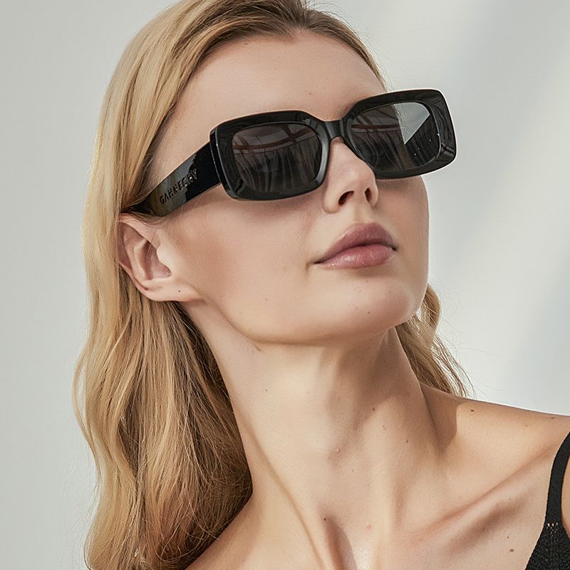 Sunglasses With Rivets Style UV Protection For Men Women - Image 2