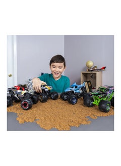 SPIN MASTER Monster Jam Official Soldier Fortune Truck, Retro Soldier Fortune Black Ops Collector 1:24 Scale Die-Cast Vehicle - Chrome Rims & Bkt Tread Tires, Use In All Playsets - Collectible For Fans & Birthday  - Image 5