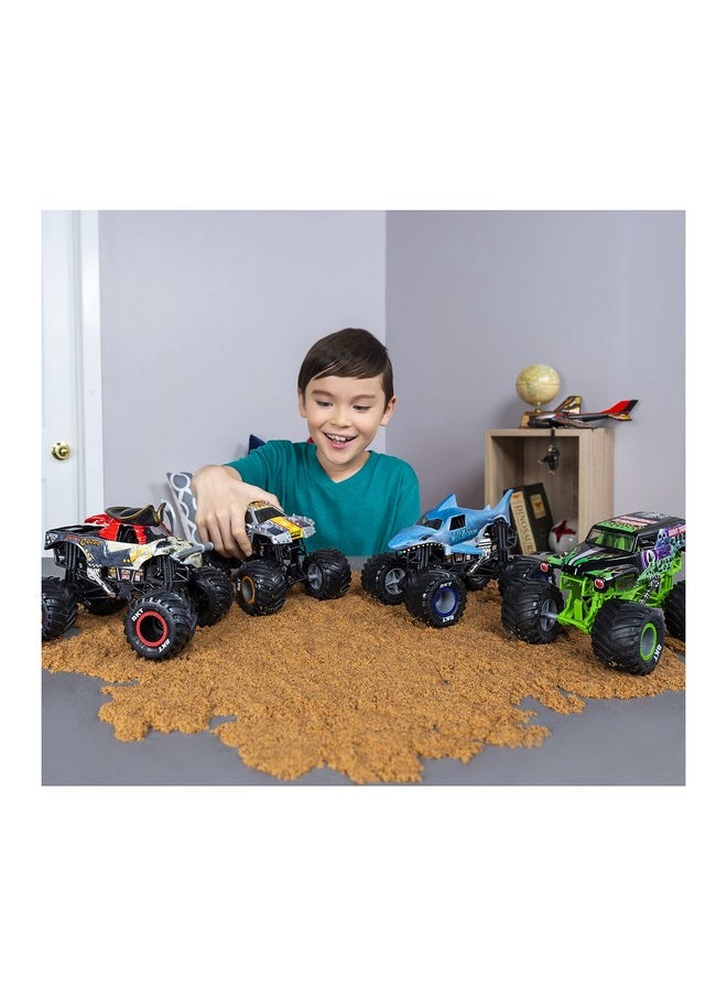 SPIN MASTER Monster Jam Official Soldier Fortune Truck, Retro Soldier Fortune Black Ops Collector 1:24 Scale Die-Cast Vehicle - Chrome Rims & Bkt Tread Tires, Use In All Playsets - Collectible For Fans & Birthday  - Image 5