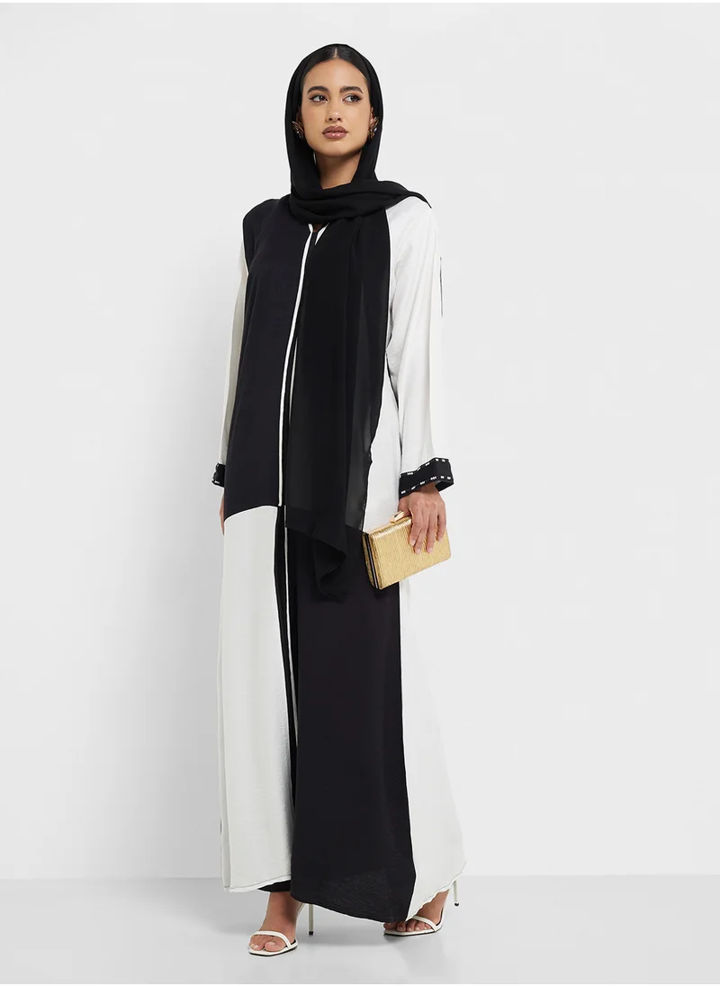 hayas closet Block Detailed Lace Flared Sleeve Abaya