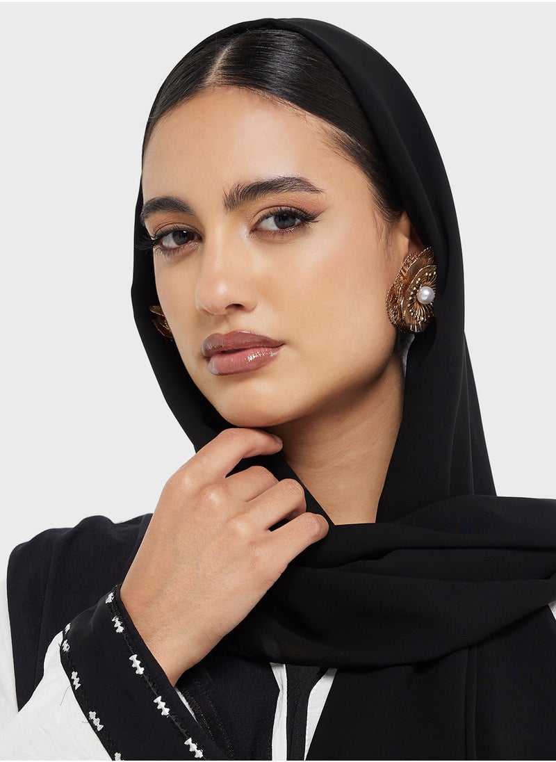 hayas closet Block Detailed Lace Flared Sleeve Abaya  - Image 4
