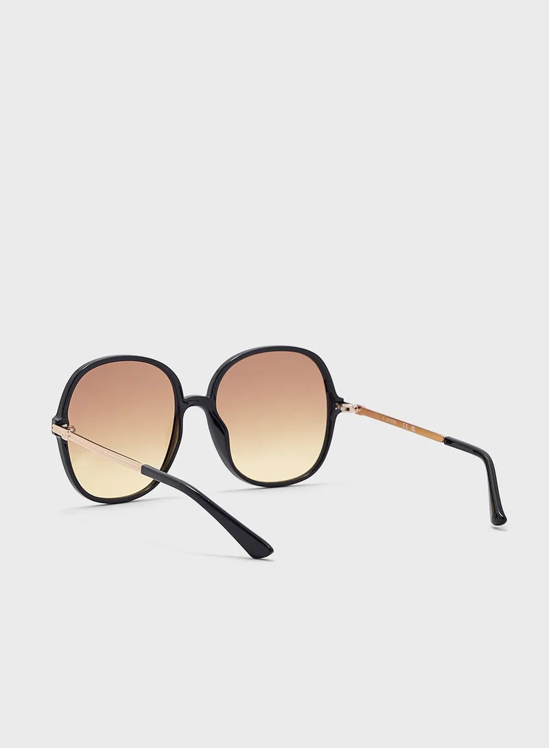 GUESS Oversized Sunglasses