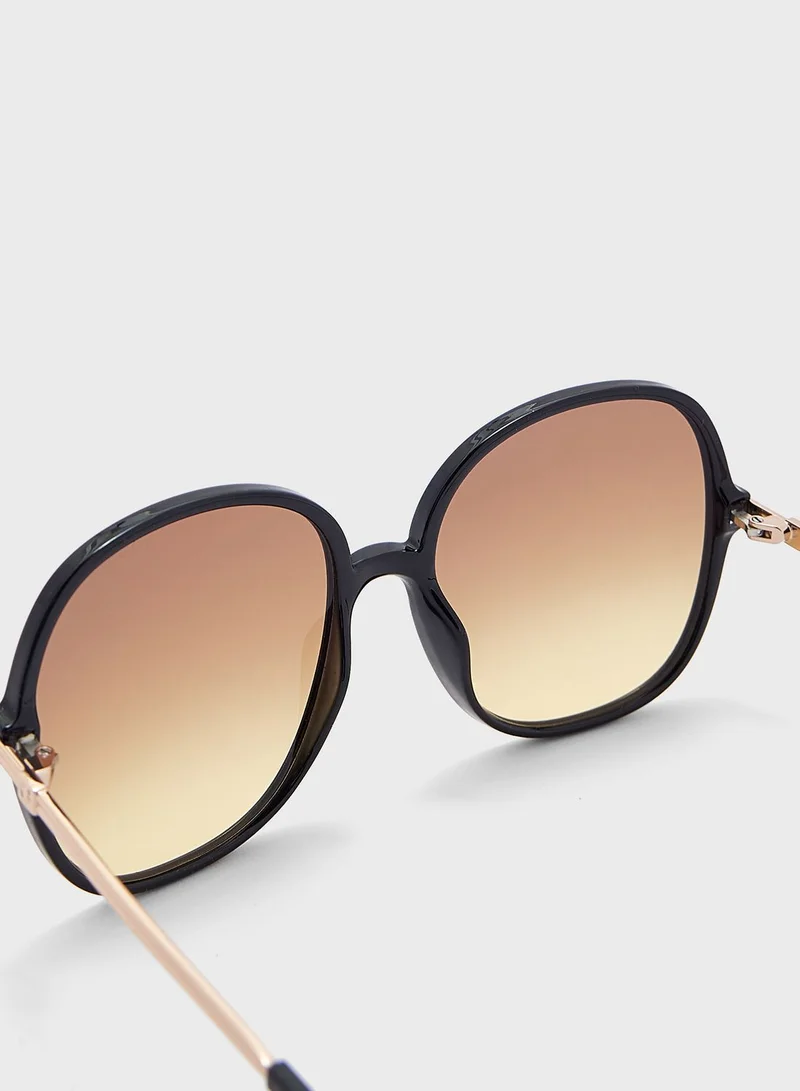 GUESS Oversized Sunglasses