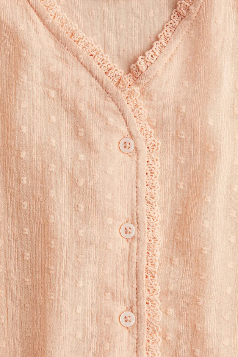 اتش اند ام بلوزة قطنية بحواف دانتيل