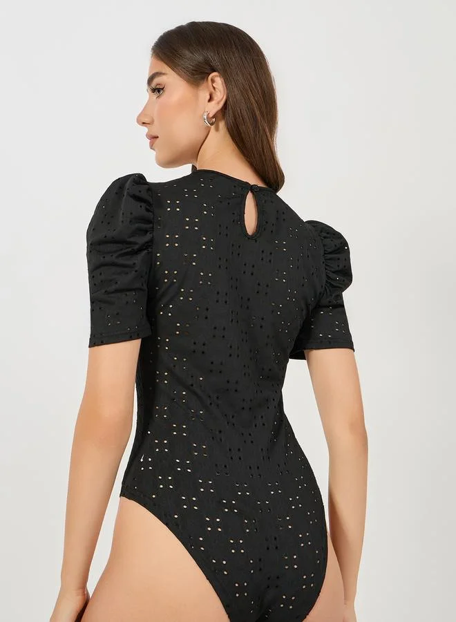 ستايلي Schiffli Bodysuit with Puff Sleeves