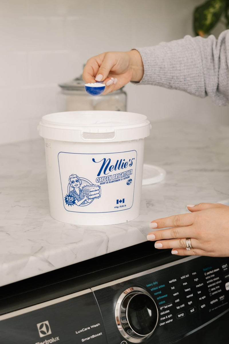نيليز Nellie's Oxygen Brightener - مزيل البقع الصديقة للبيئة وتبييض الغسيل - آمن من آمن الصرف الصحي Hypoallergenic وبديل صديق للبيئة للتبييض - حافظ على غسيل ملابسك مشرقة وطازجة (250 مغرفة) - Image 5