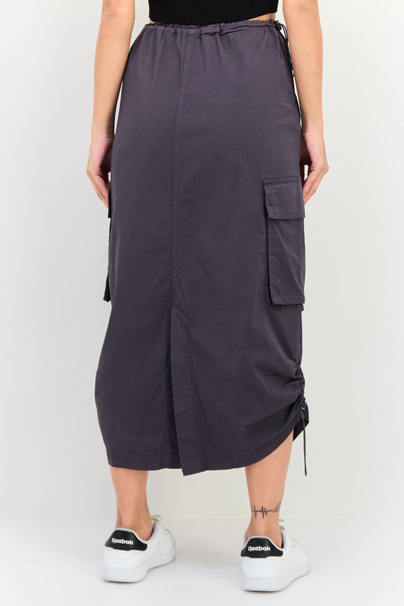 Bershka تنورة باراشوت صلبة للنساء، رمادي داكن - Image 2