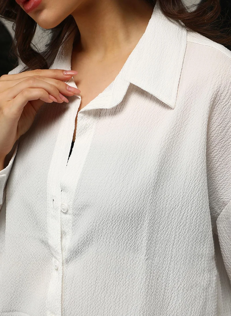 Campus Sutra Campus Sutra Women's Daisy White Wrinkled Oversized Shirt For Casual Wear | Spread Collar | Long Sleeves | Button Closure | Oversized Shirt Crafted With Comfort Fit For Everyday Wear