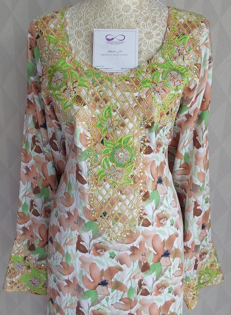 الريش البنفسجي  ALREESH 25 MUKHAWER GULF EMBROIDERY WITH HIS OWN HANDS READY-MADE - Image 1