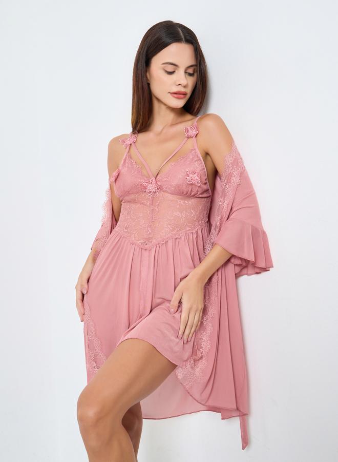 تايك تو طقم روب مزين بدانتيل مع فستان كامي دانتيل بتطريز شبكي - Image 1