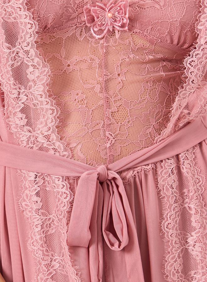 تايك تو طقم روب مزين بدانتيل مع فستان كامي دانتيل بتطريز شبكي - Image 4