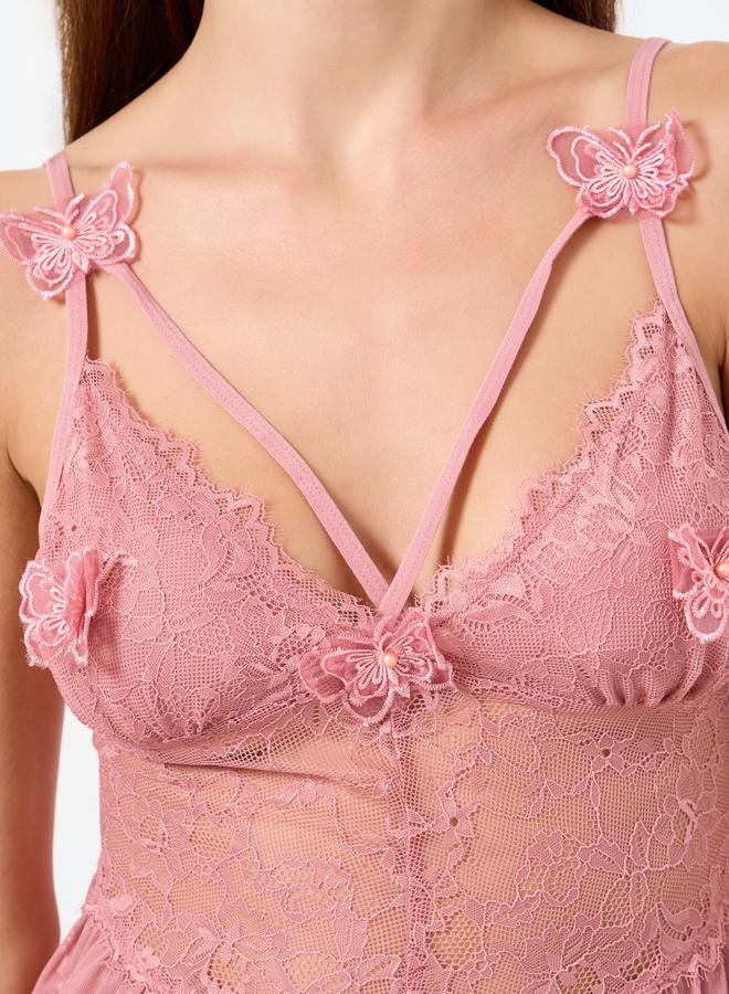 تايك تو طقم روب مزين بدانتيل مع فستان كامي دانتيل بتطريز شبكي - Image 5