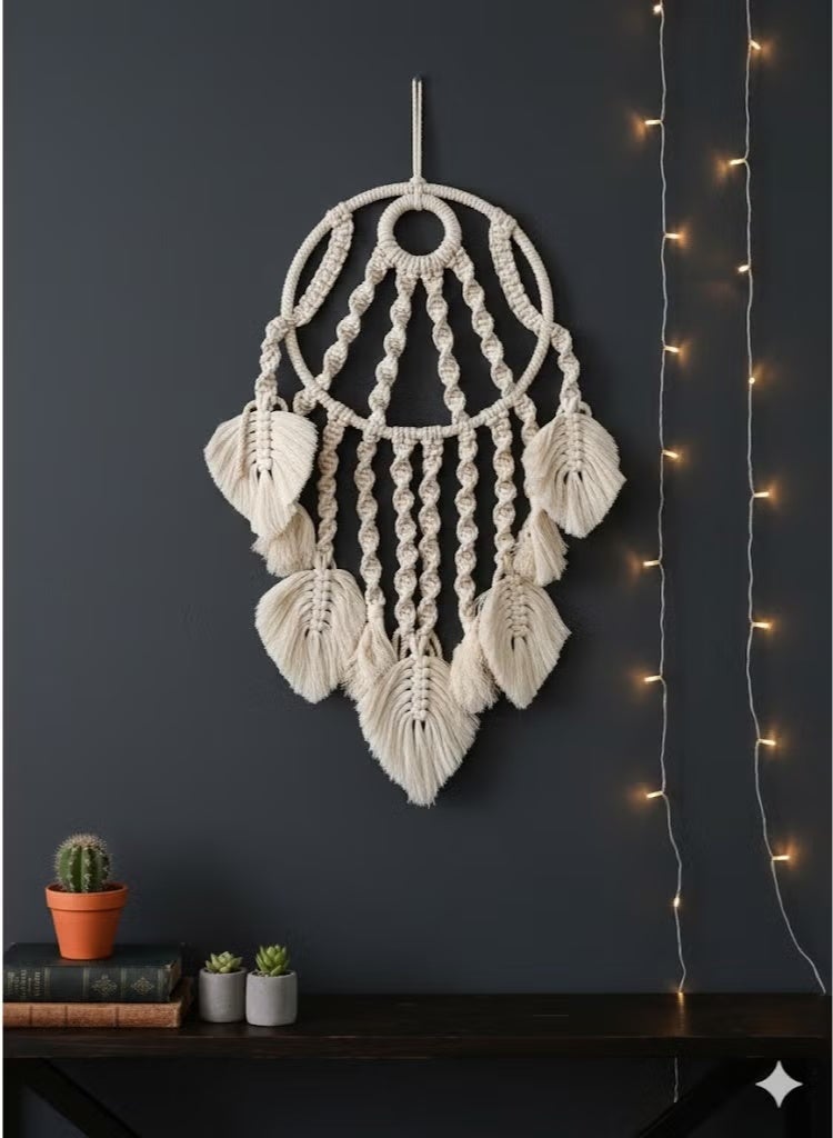 انتيكيانو مكرمية حائط هاند ميد بتصميم دريم كاتشر، مصنوعة من خيوط قطنية طبيعية مع شرّابات أنيقة، تضيف لمسة بوهيمية دافئة لأي مساحة داخلية. - Image 1