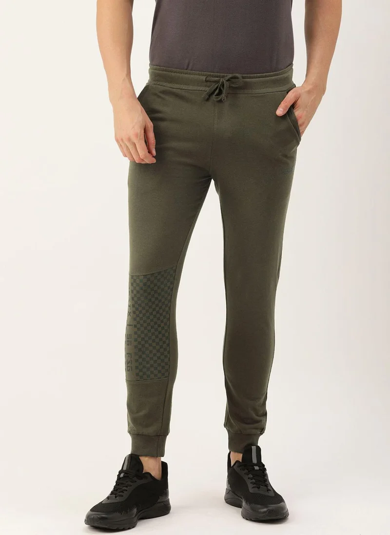 The Indian Garage Co Men Slim Fit Solid Mid-Rise Stretchable Knitted Jogger Trousers