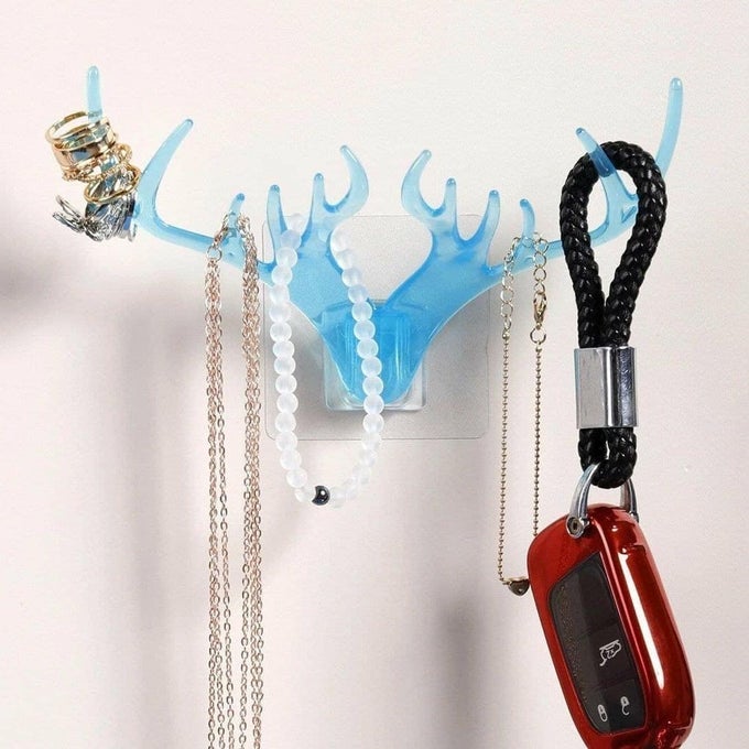 WALL MOUNT DEER HEAD HANGER ANIMALS DEER HEAD HOOK SELF ADHESIVE WALL DOOR HOOK HANGER BAG KEYS STICKY HOLDER PACK OF 1
