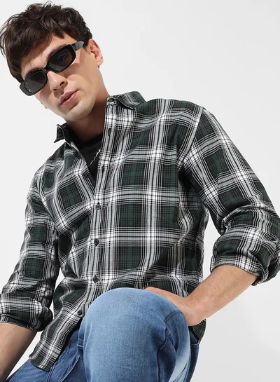كامبوس سوترا Men's Green Checkered Regular Fit Casual Shirt