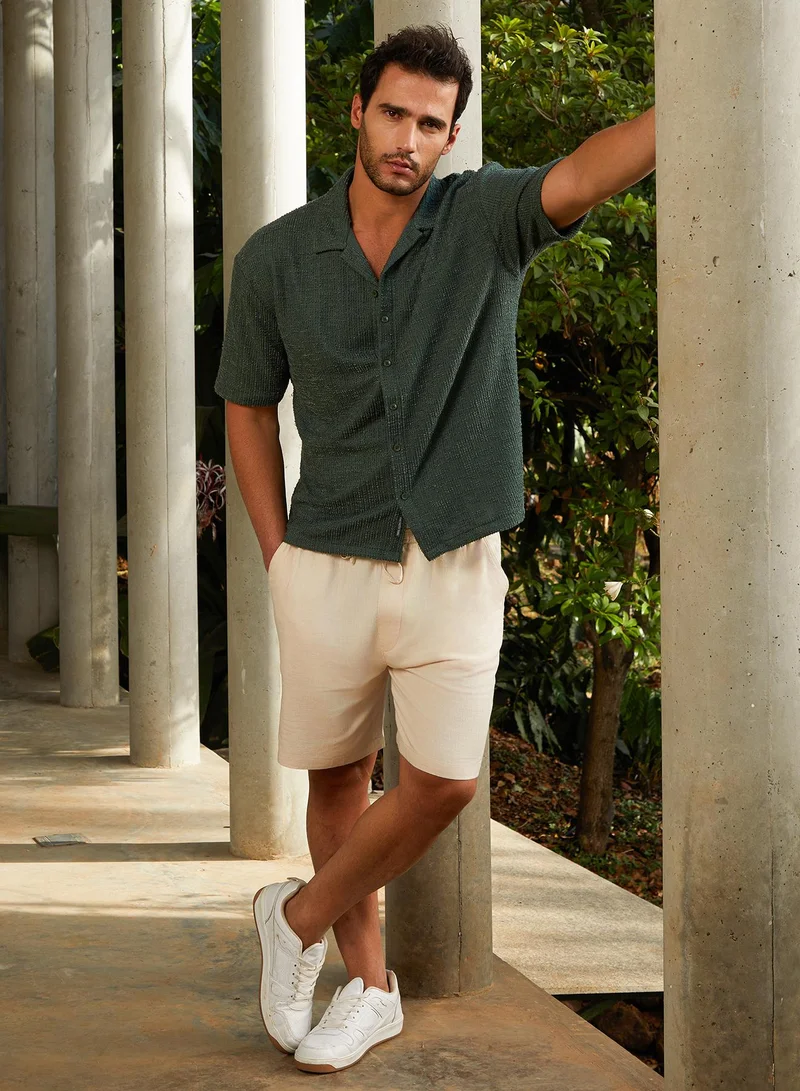 Campus Sutra Campus Sutra Men's Emerald Green Tactile-Resort Oversized Shirt For Casual Wear | Cuban Collar | Short Regular Sleeves | Button Closure | Oversized Shirt Crafted With Comfort Fit For Everyday Wear