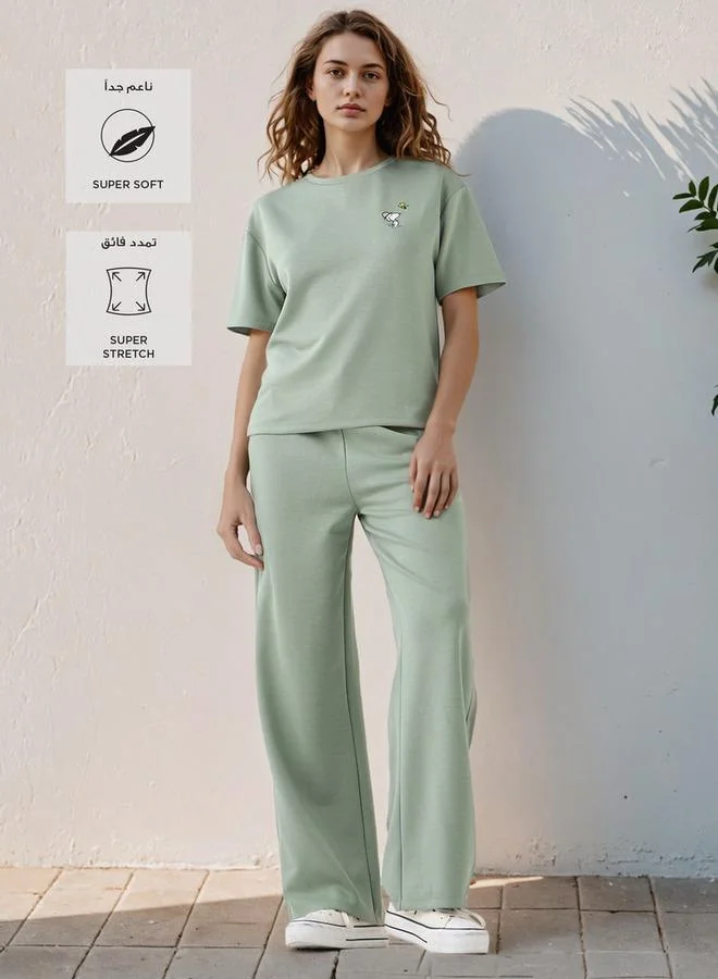 SP Characters Snoopy Embroidered T-shirt with Crew Neck and Short Sleeves