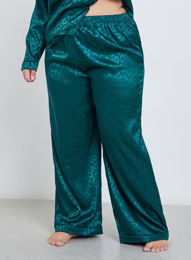 ستايلي طقم من بنطال بيجاما وبلوزة ساتان بمقاس كبير - Image 5
