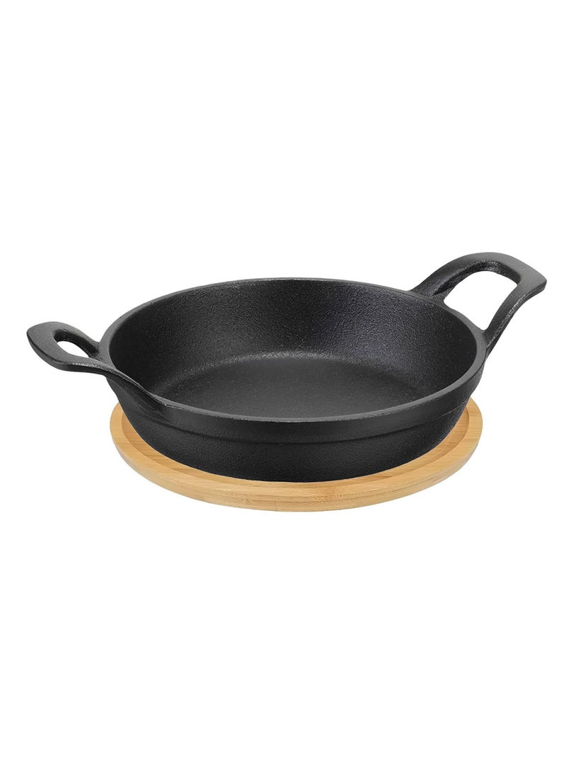 BLACKSTONE Cast Iron Mini Round Skillet with Wooden Sizzler Plate 18cm - Image 1