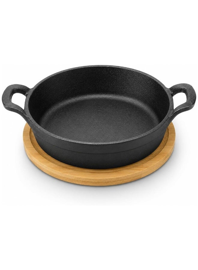 Blackstone BC14156 Cast Iron Mini Round Skillet 18cm with Wooden Sizzler Plate Pre-Seasoned Pan for Steak Fajitas Grilling Serving - Image 1