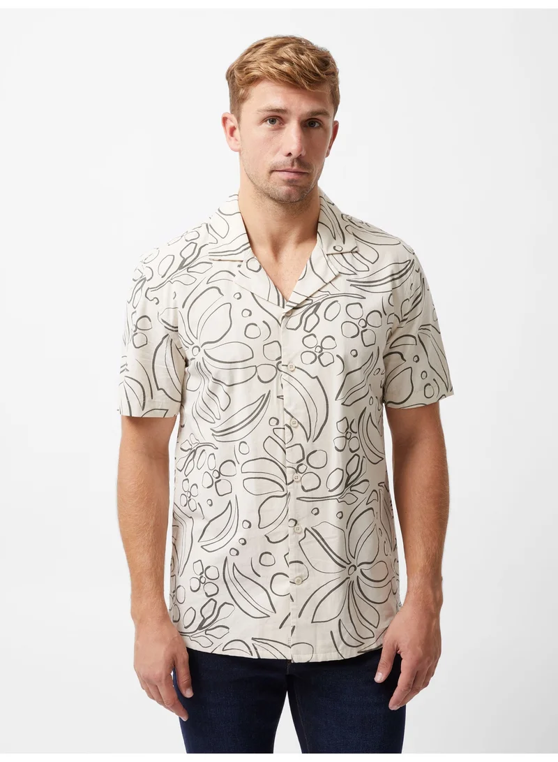 فرنش كونكشن قميص بأكمام قصيرة وياقة مطوية بنقشة الزهور