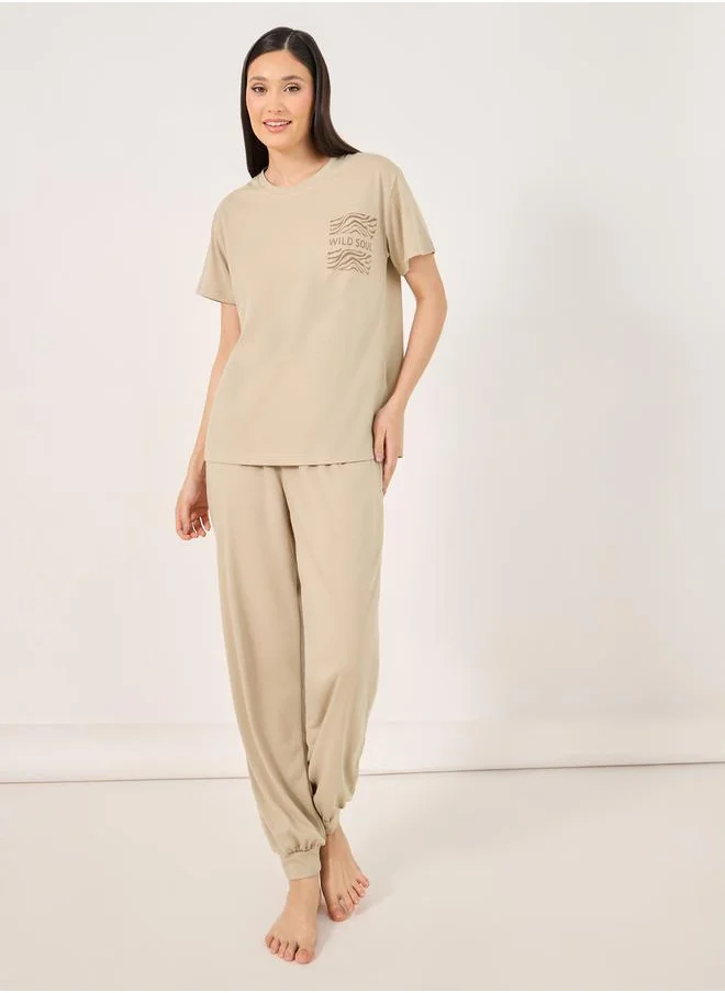 ستايلي Wild Soul Graphic T-Shirt and Cuffed Pyjama Set