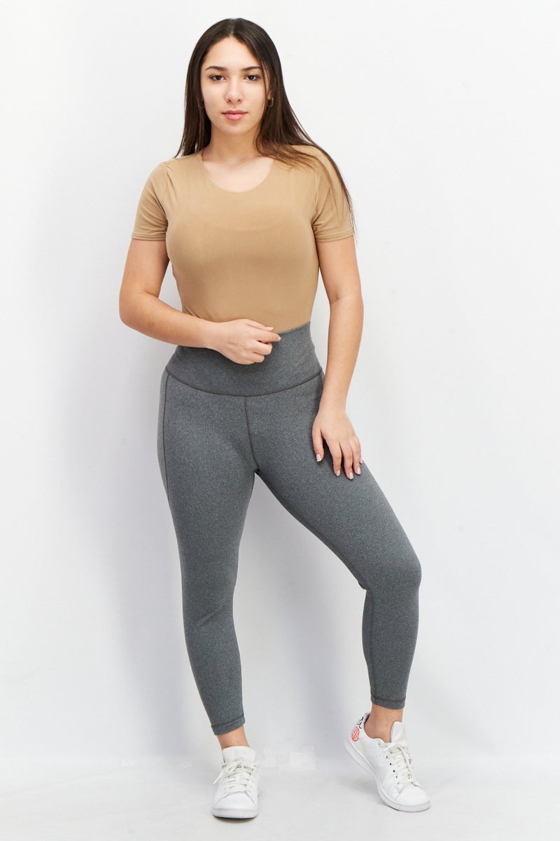 Adidas سروال ليغينغ ضيق للنساء بشعار العلامة التجارية، رمادي - Image 4