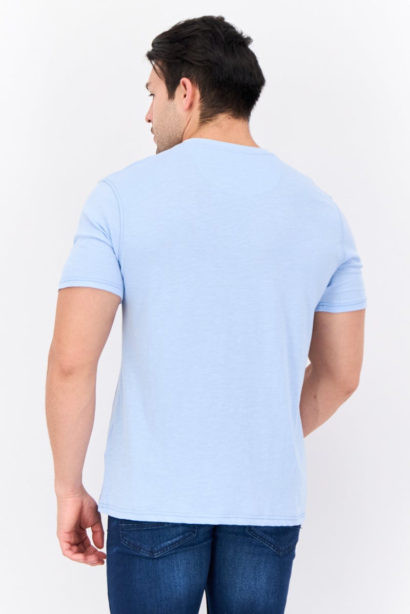 Company Eighty One تي شيرت رجالي بأكمام قصيرة و ياقة دائرية، لون أزرق فاتح - Image 2