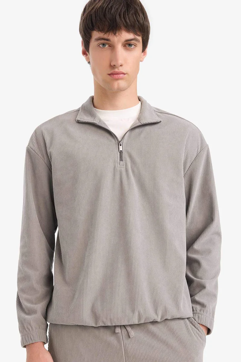 Defacto Boxy Fit Stand Collar Zippered Velvet Sweatshirt