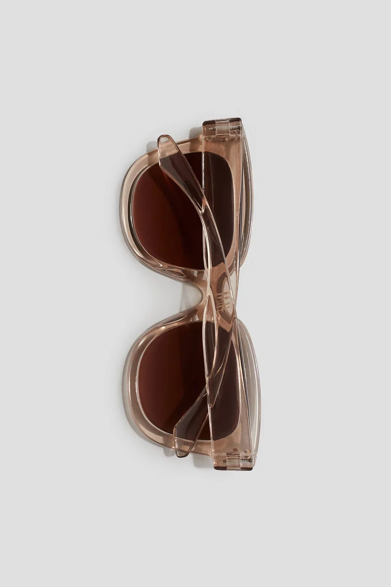 اتش اند ام نظارة شمسية