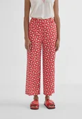 Lola Casademunt red and beige