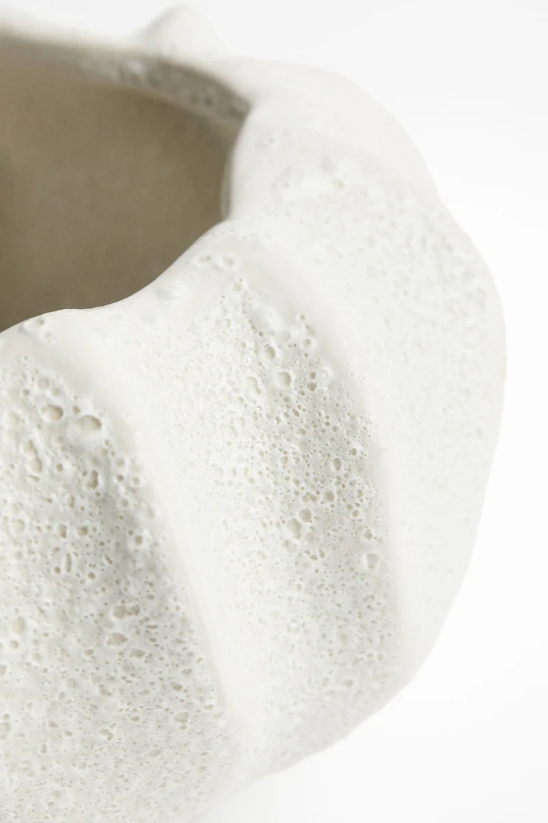 اتش اند ام وعاء حجري صغير