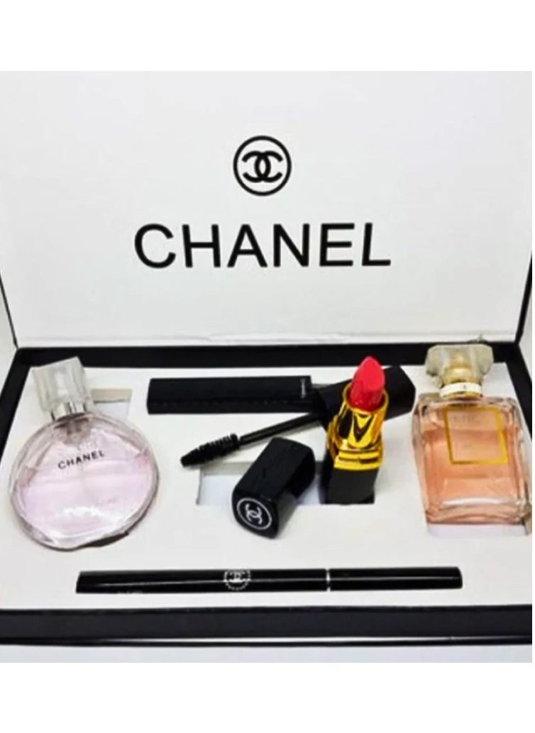 مجموعة من شنيل نحتوي على مسكرة روج كحل وتحتوي على عطر تشانس وعطر كوكومادموزيل