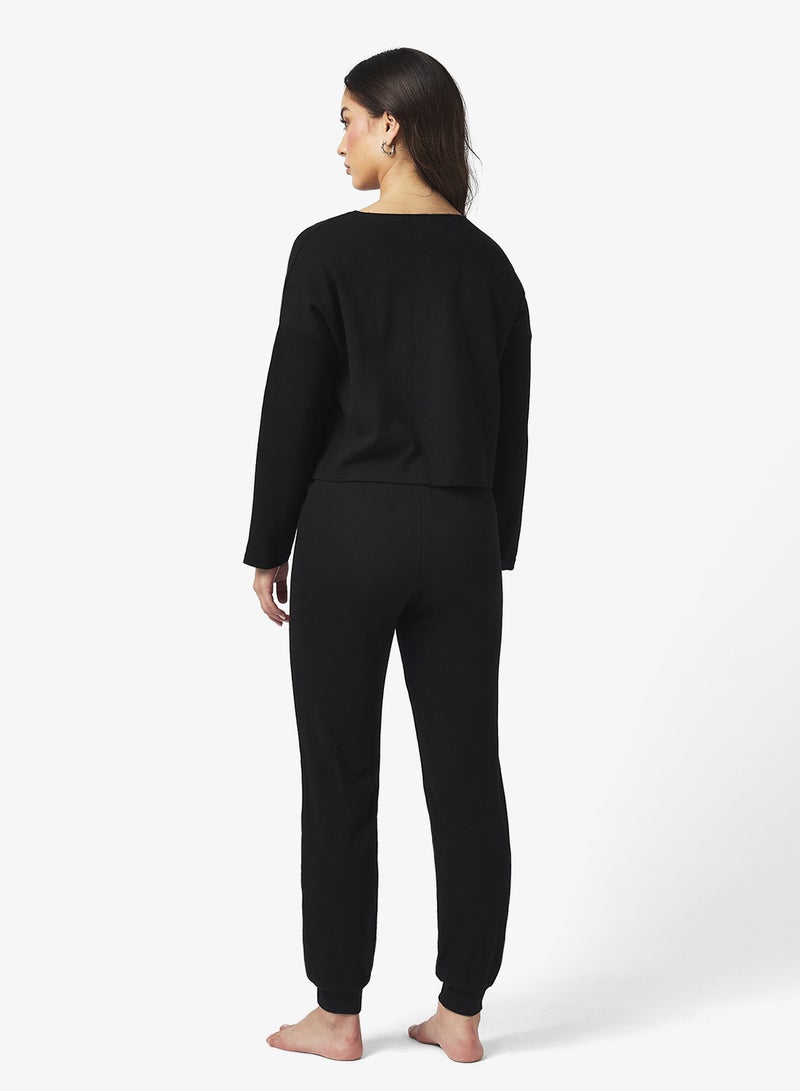 جينجر بيسيكس طقم كنزة وبنطلون بياقة على شكل حرف - Image 2