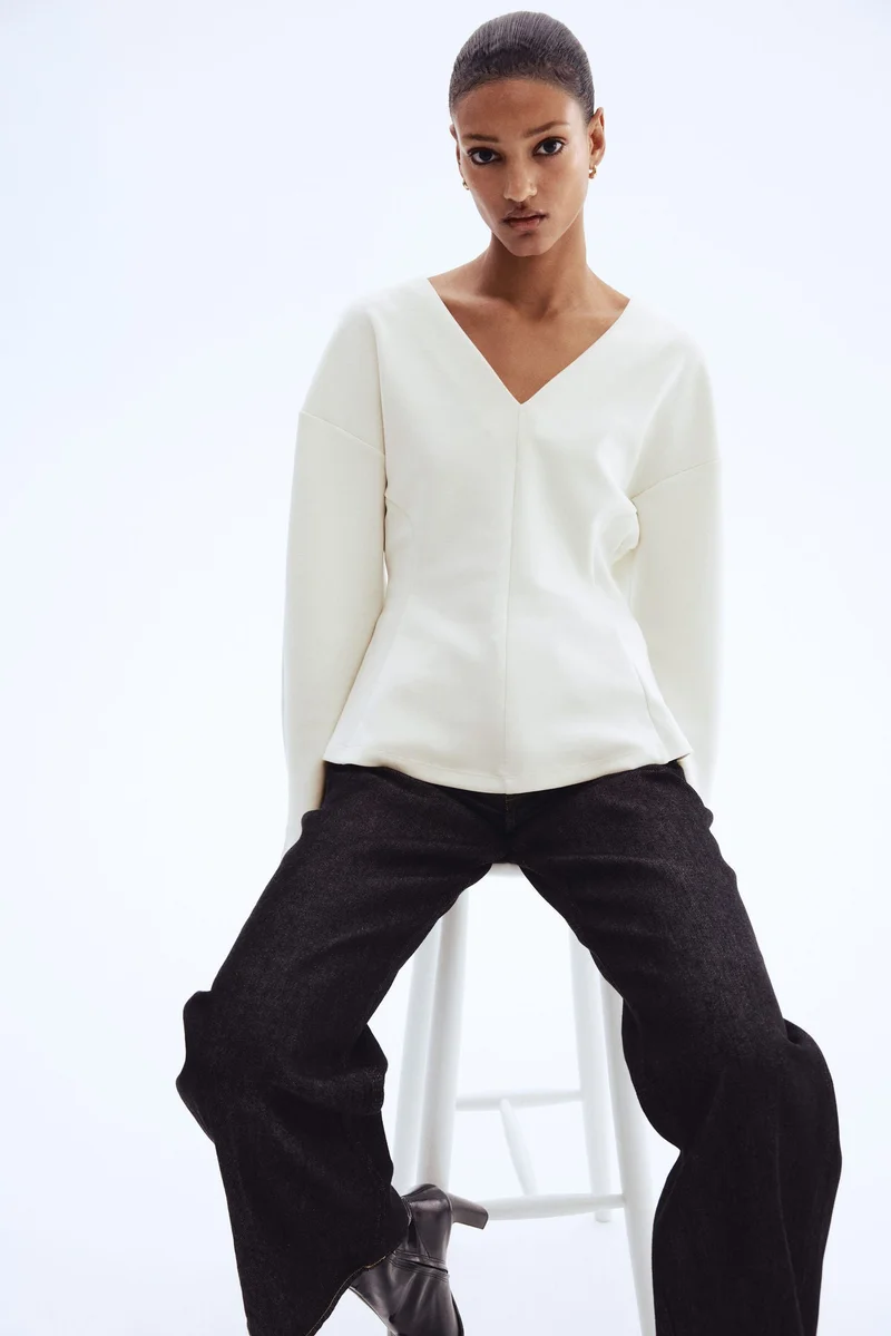 اتش اند ام بلوزة بخصر محدد من نسيج سكوبا