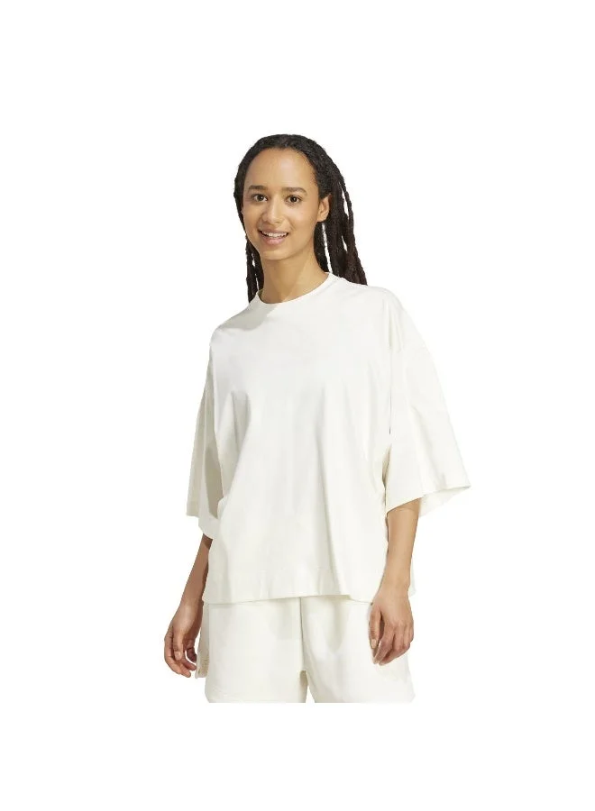 اديداس تيشيرت أبيض بأكمام قصيرة للنساء