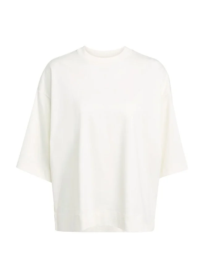 اديداس تيشيرت أبيض بأكمام قصيرة للنساء