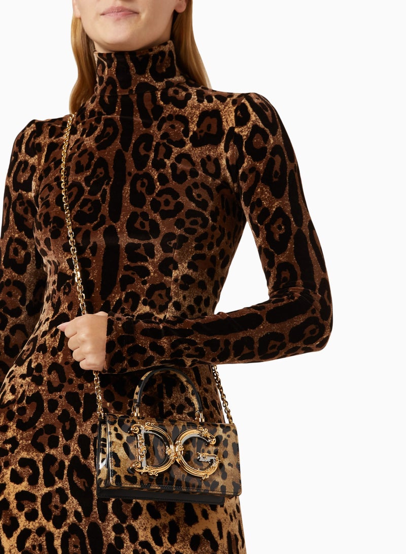 دي آند جي حقيبة دولتشي آند غابانا صغيرة بمقبض علوي من جلد العجل المصفح، حقيبة كروس نسائية، حقيبة توت نسائية، حقيبة يد نسائية، حقيبة كتف نسائية، حقيبة سفر نسائية، حقيبة هوبو نسائية - Image 2