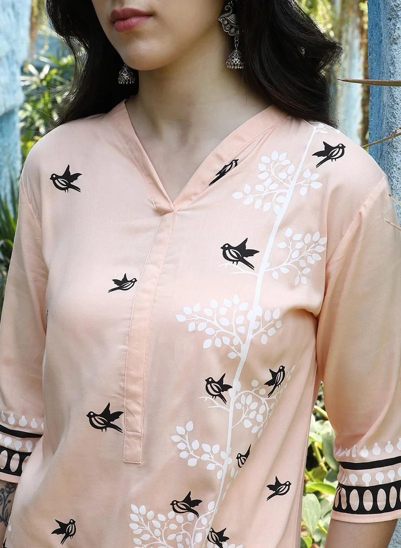  قصة Women's Peach Orange Bird Print Kurta With Chalk White Trousers Set