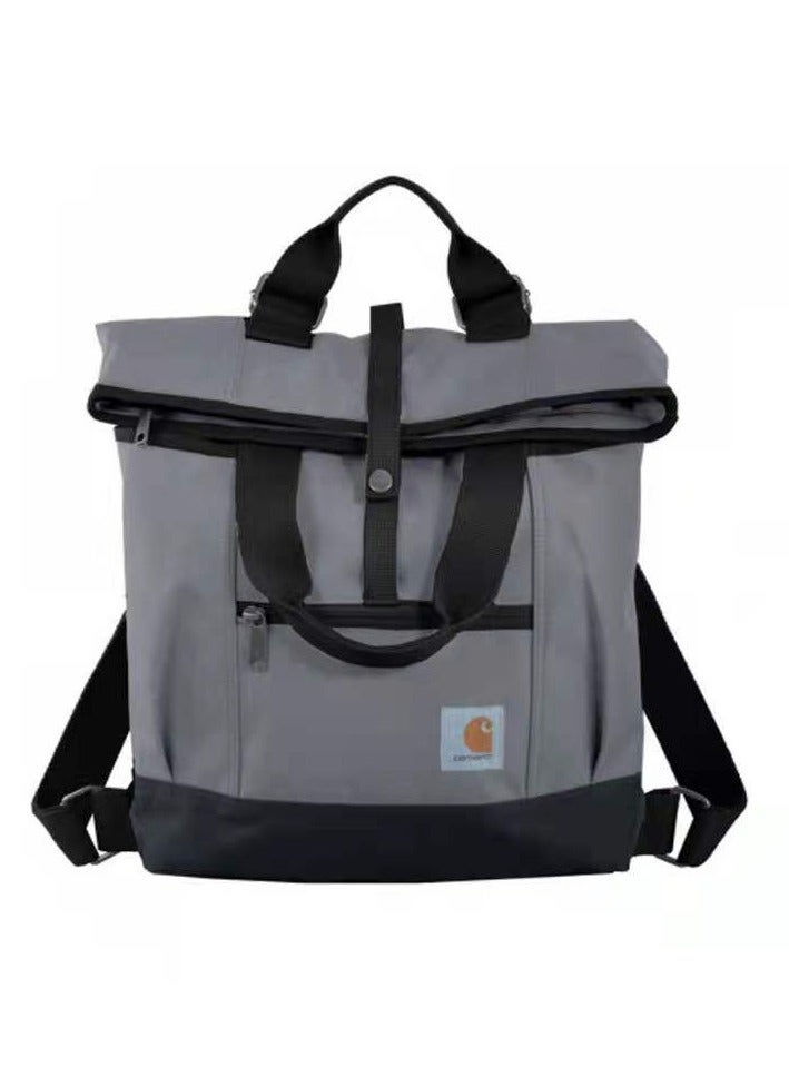 كارهارت) يستخدم الكثير من الحقائب