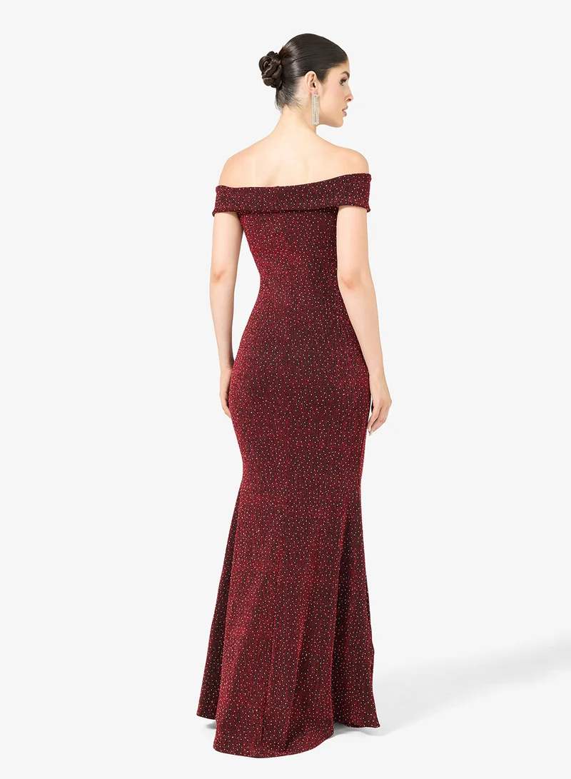 ايلا ليمتد اديشن فستان لامع بكتف مكشوف