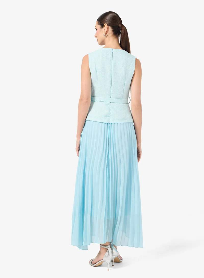 ايلا فستان بياقة وهمية مع ثنيات