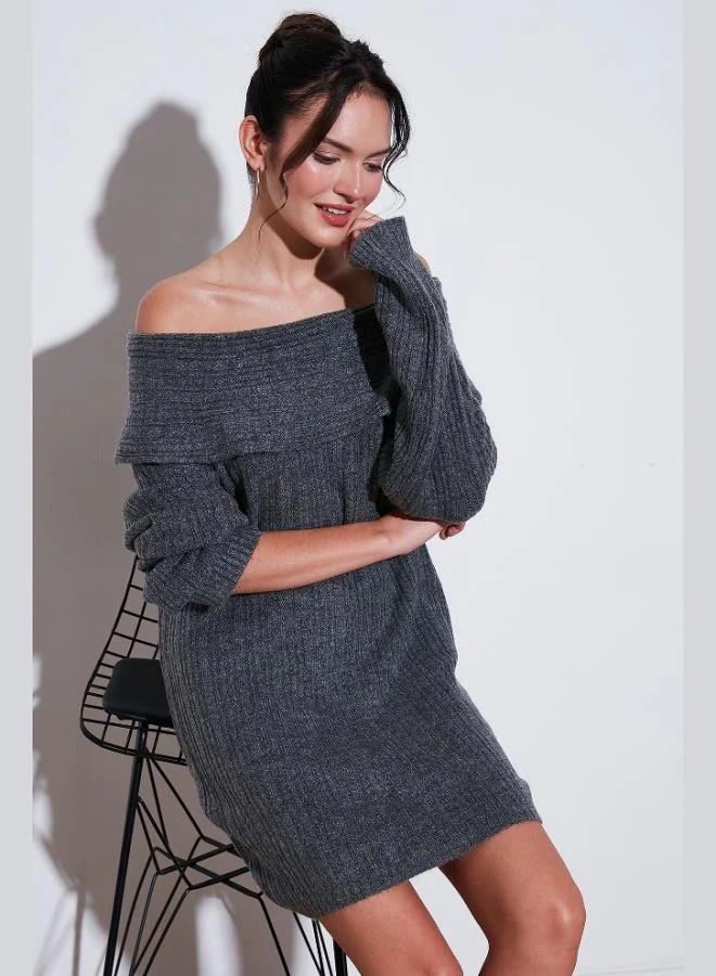 ليلا فستان قصير محبوك بأكمام طويلة وياقة قارب مقاس لارج للنساء