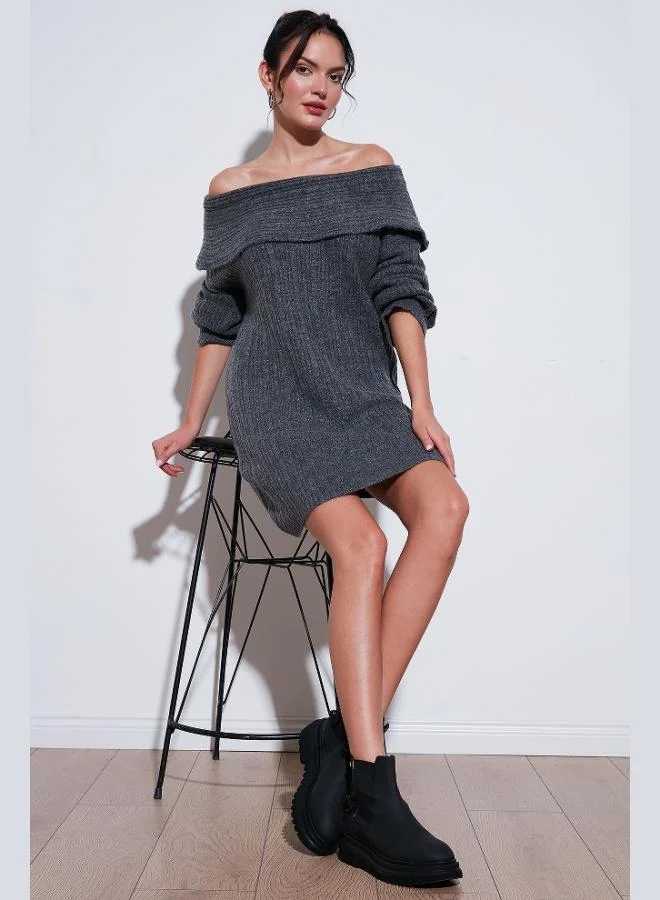 ليلا فستان قصير محبوك بأكمام طويلة وياقة قارب مقاس لارج للنساء