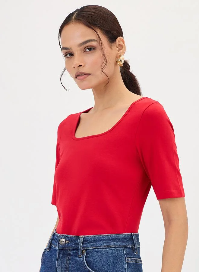 فيميلا بودي سوت بياقة واسعة وأكمام قصيرة