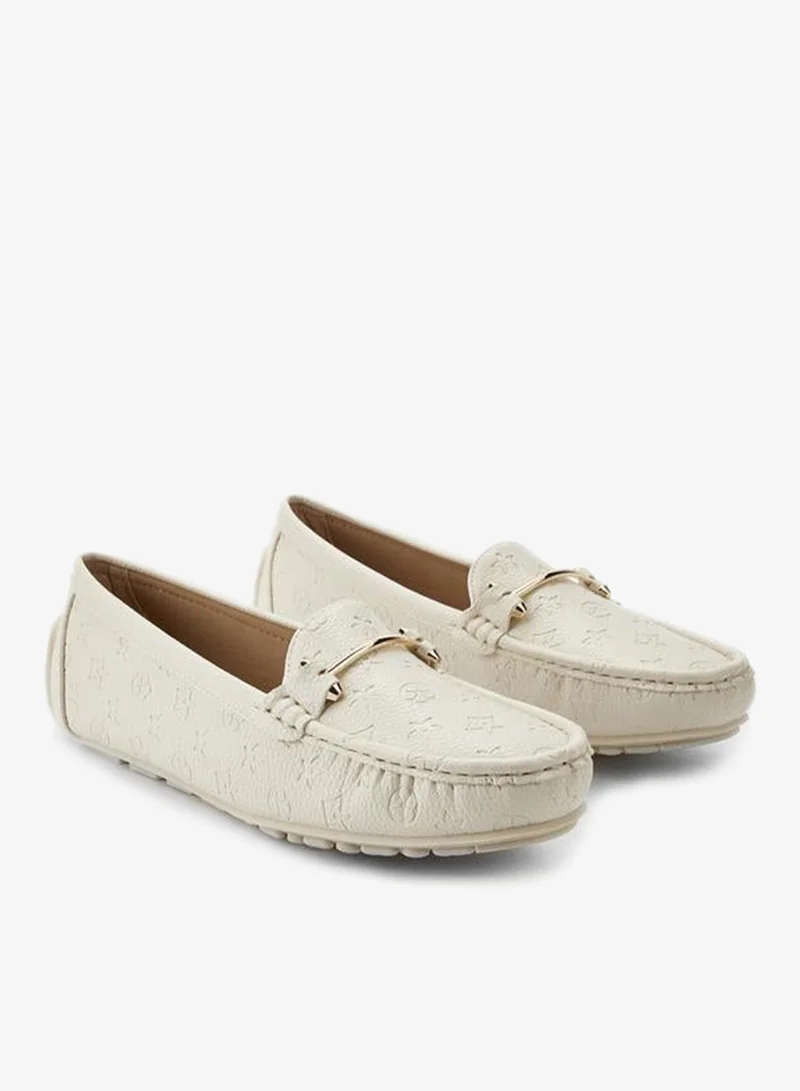 لو كونفورت Women Monogram Embossed Loafers